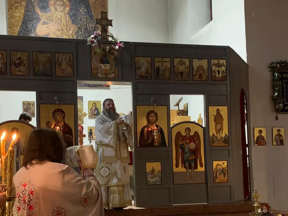 Архијерејска Литургија у храму „Рођења Пресвете Богородице“ у Бечу
