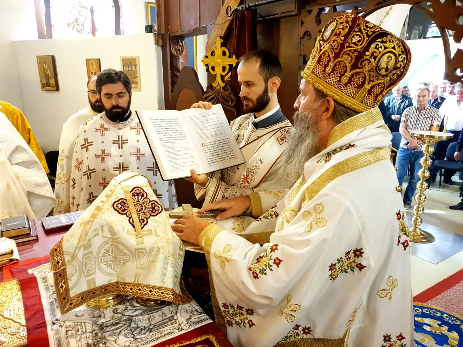 Архијерејска литургија и рукоположење у Санкт Пелтену