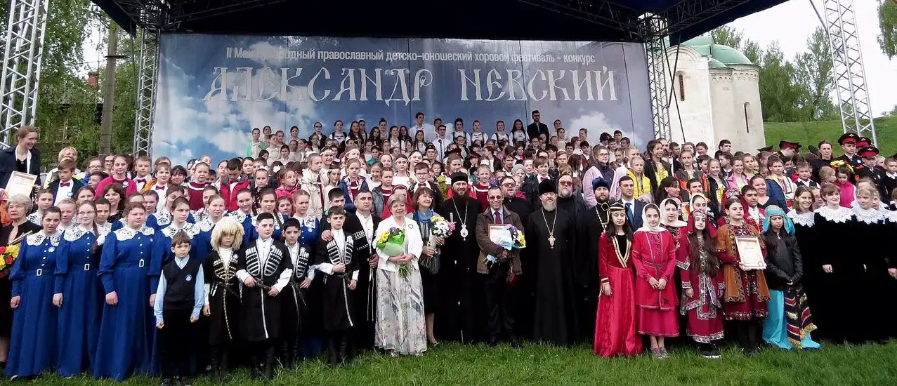 Подмладак хора "Богородичин" на фестивалу у Русији