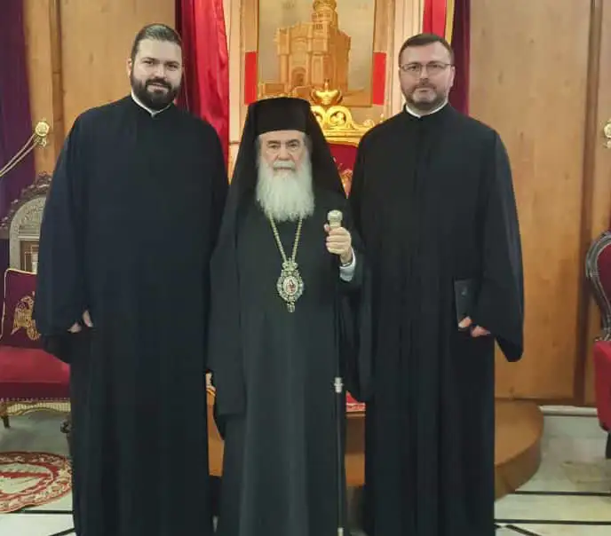 Верници и свештенство Саборног храма у Светој Земљи