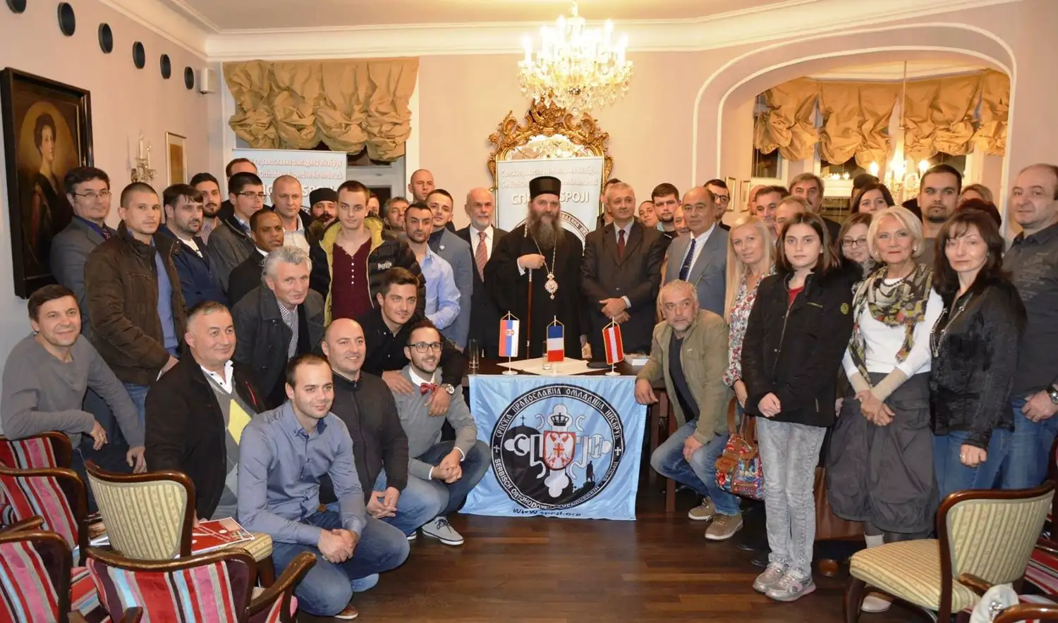 Епископ Андреј на округлом столу у Инсбруку