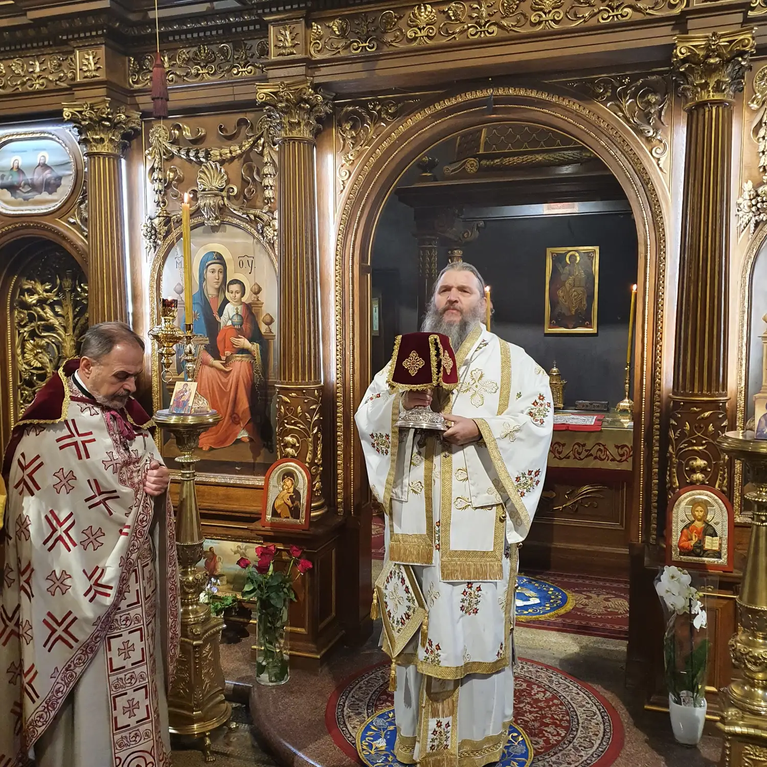 Света Литургија у бечкој саборној цркви