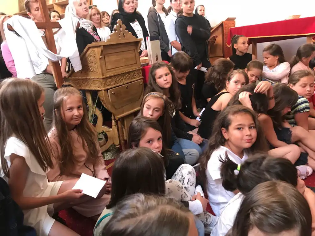 Подела сведочанстава ђацима веронауке у Фелдкирху