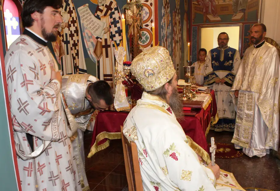 Литургија и рукоположење у Енсу