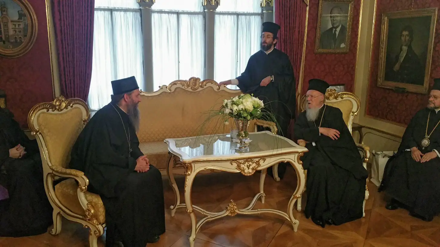 Епископ Андреј на дочеку Васељенског Патријарха у Бечу