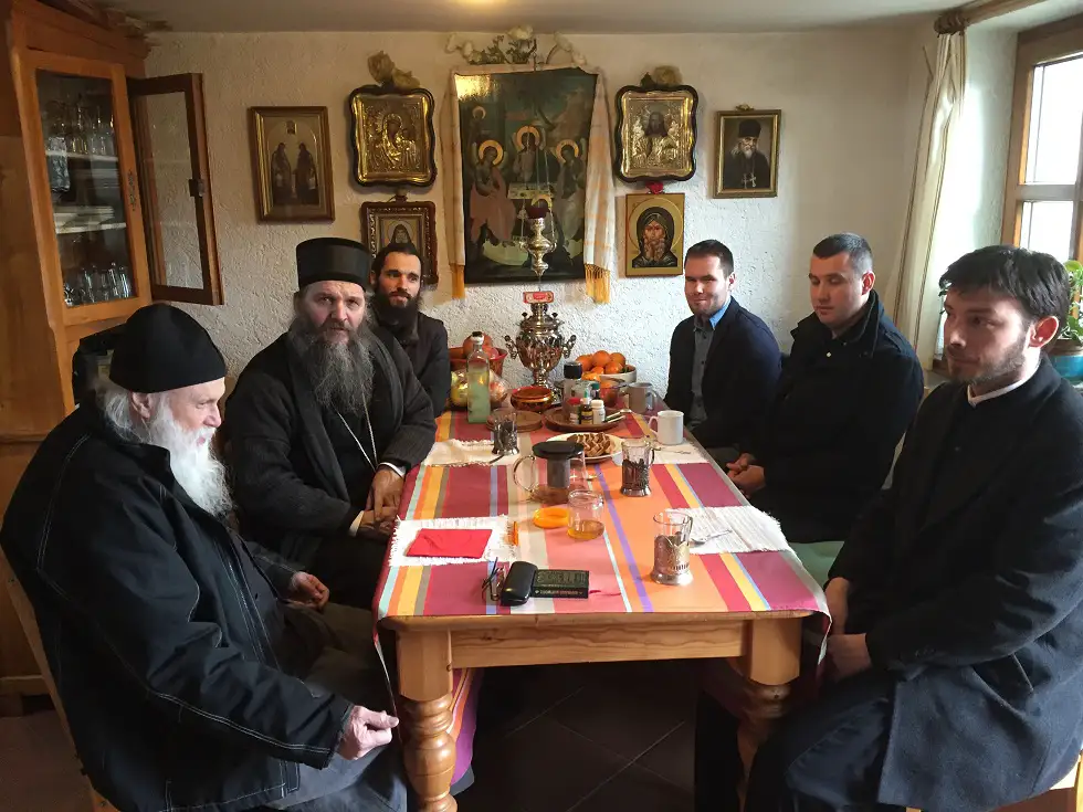Епископ Андреј код оца Гаврила у скиту Часног Крста