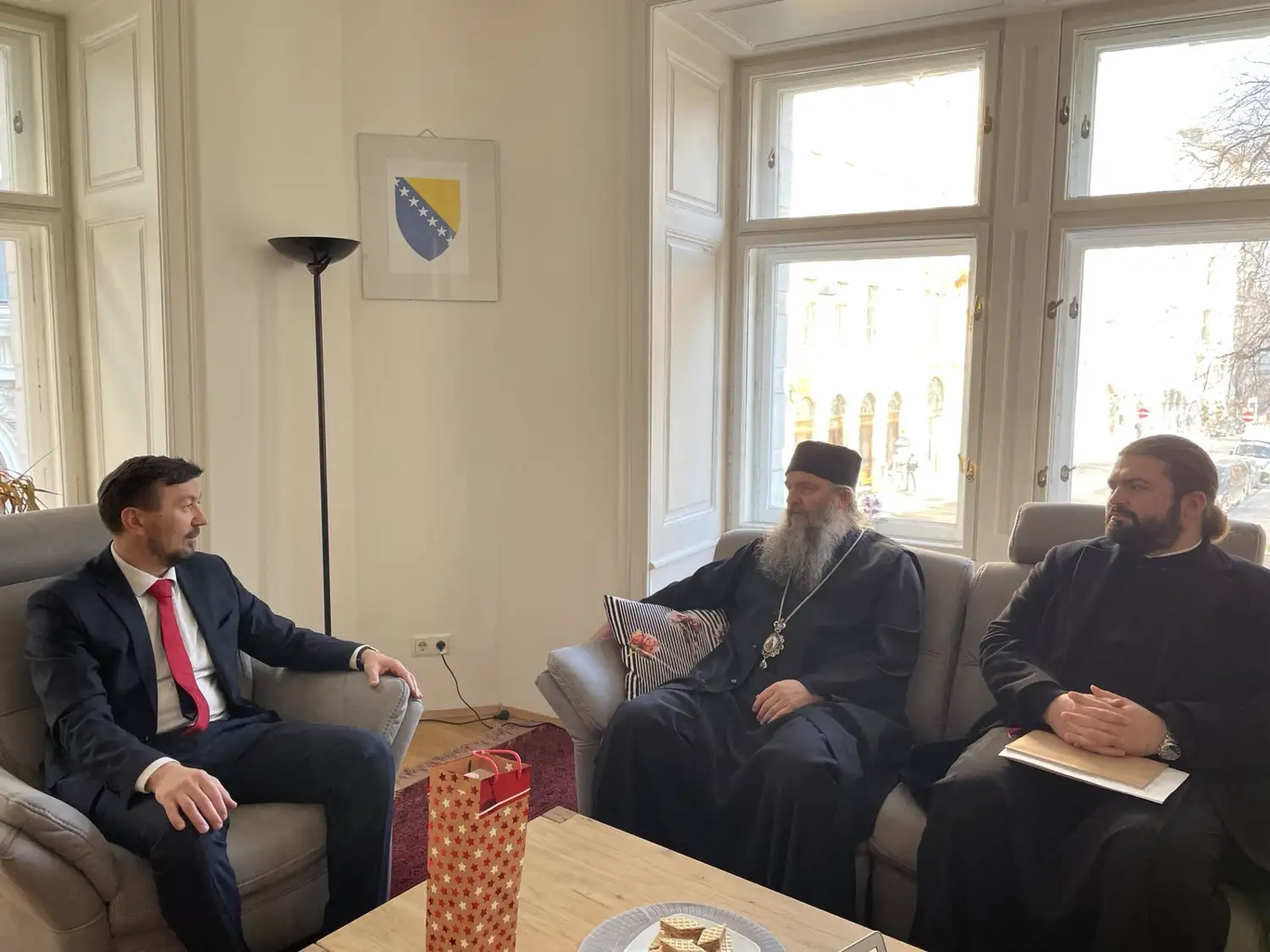 Епископ Андреј посетио Амбасадора Бенцуна