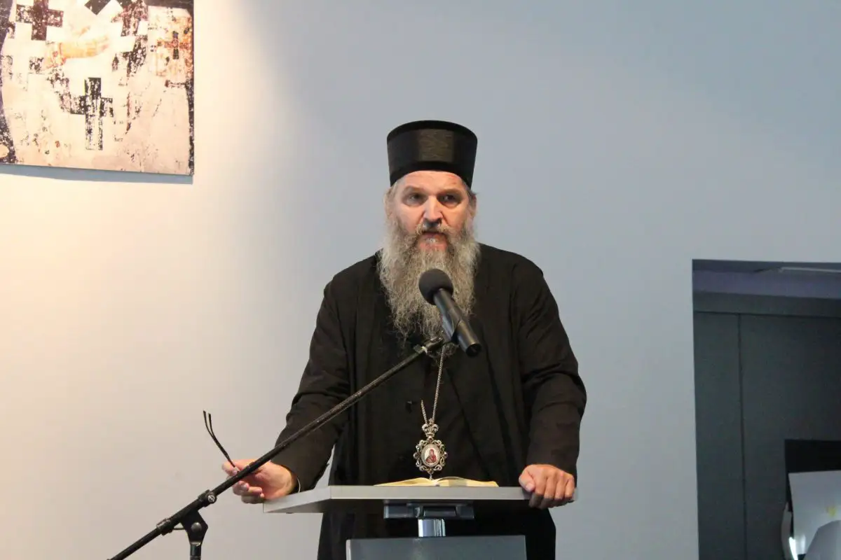 Епископ Андреј на симпосиону у Загребу