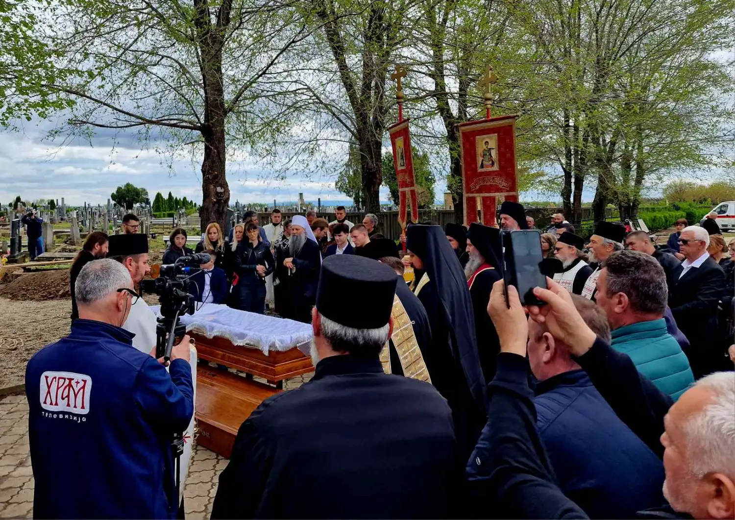 Епископ Андреј на опелу почивше Радојке Перић