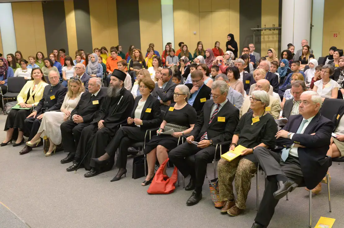 Епископ Андреј на свечаној церемонији Еколошко-духовног друштва Пилгрим у Централној Раифајзен банци у Бечу