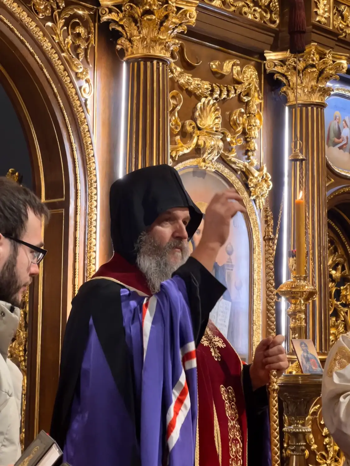 Епископ Андреј служио празнично вечерње уочи Светог Николе у Саборном храму у Бечу