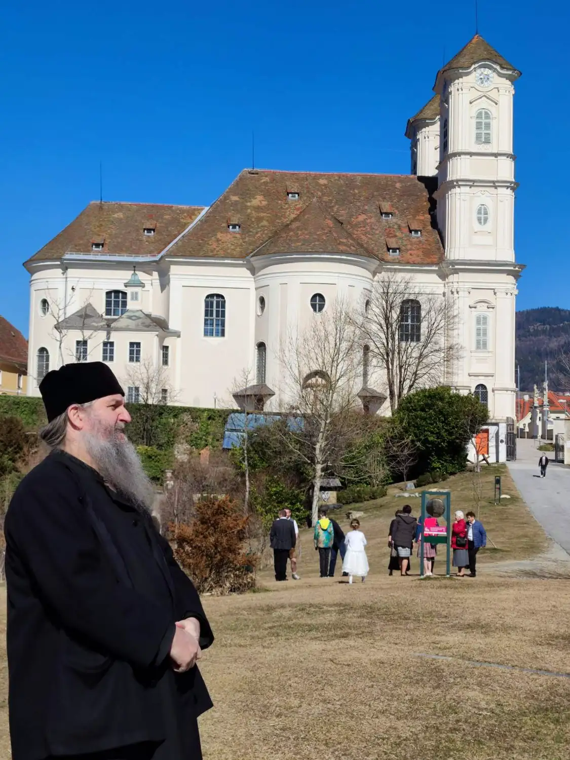 Епископ Андреј у Вајцу