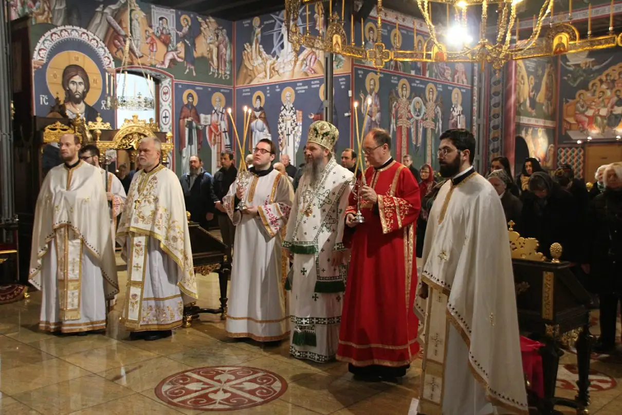 Света архијерејска Литургија у храму Васкрсења Христовог