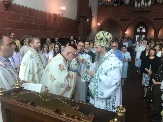 Епископ Андреј предводио прославу парохијске славе у Базелу