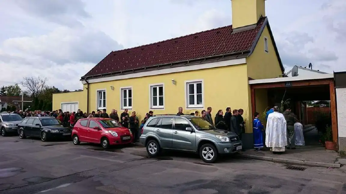 Свечана Света литургија у Тулну на Цвети