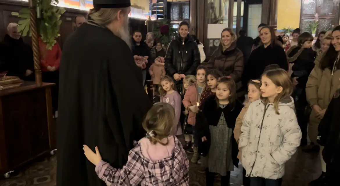 Сусрет Владике Андреја и деце Просвјетиног дечјег хора