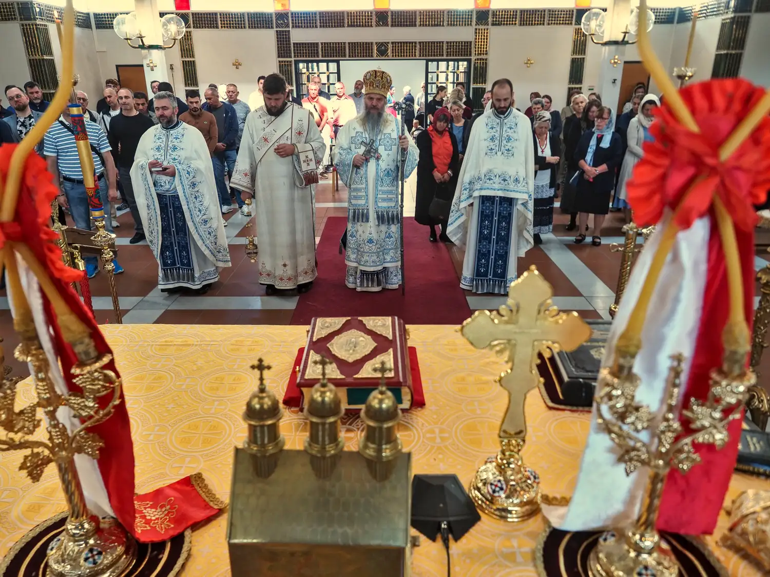 Епископ Андреј на Видовдан служио у храму Акатиста Пресвете Богородице