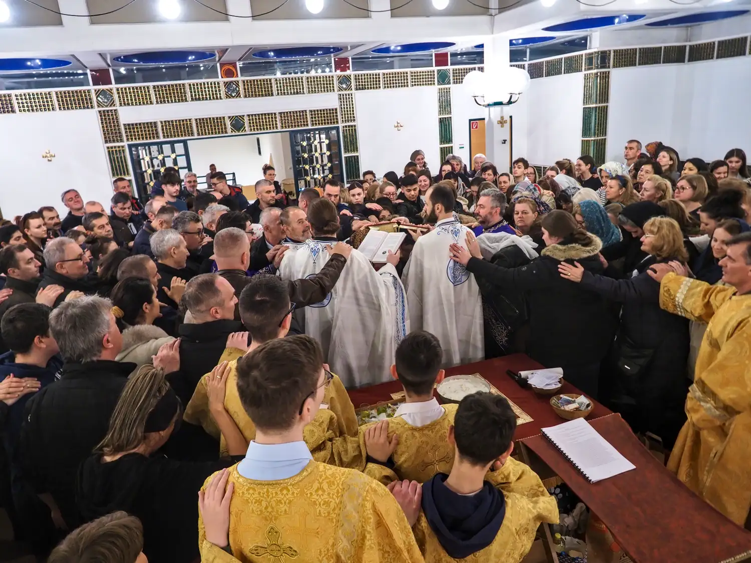 Света Тајна Јелеосвећења у новом бечком храму