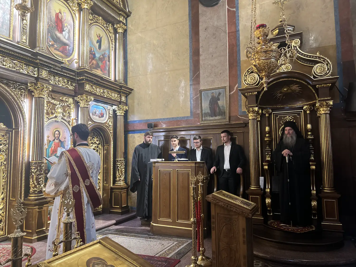 Одслужено свечано вечерње уочи празника Видовдана у Саборном храму у Бечу