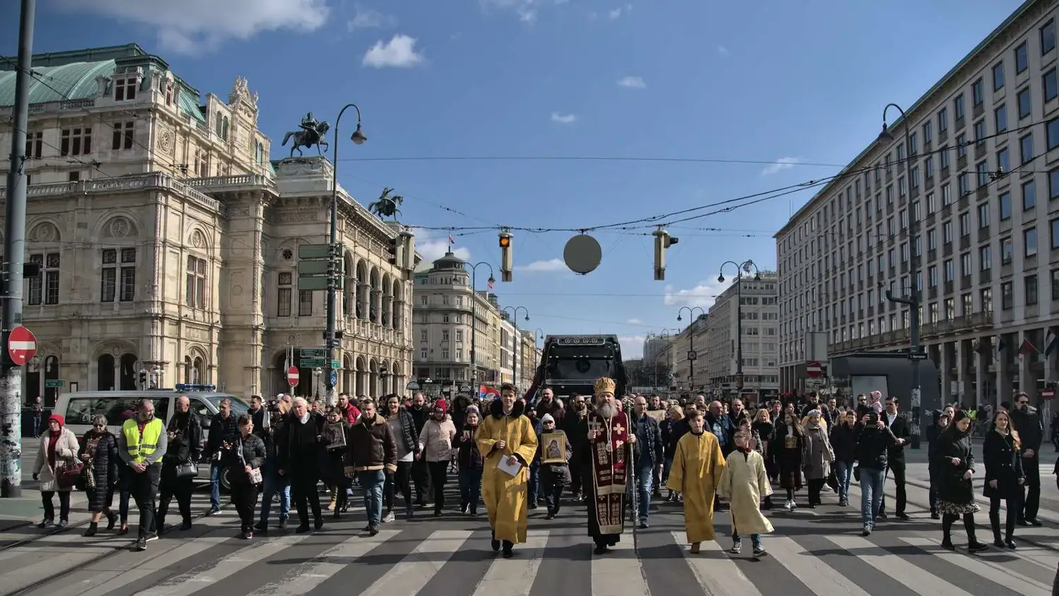 Велика литија у Бечу поводом ситуације у Црној Гори