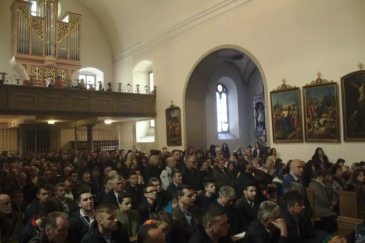 Прва Света Архијерејска литургија у Велсу