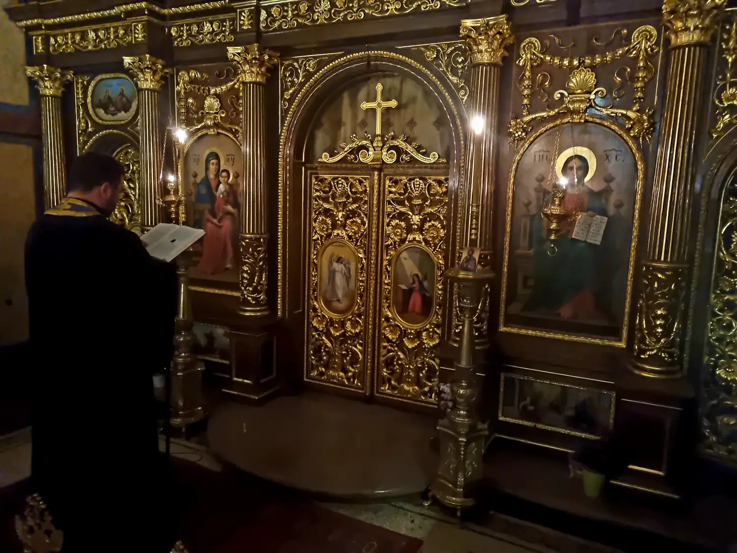 Епископ Андреј молитвено присуствовао на вечерњем праштања у Саборном храму у Бечу